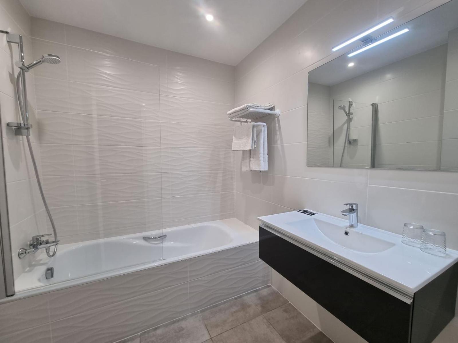 Ambeille Vue Hotel